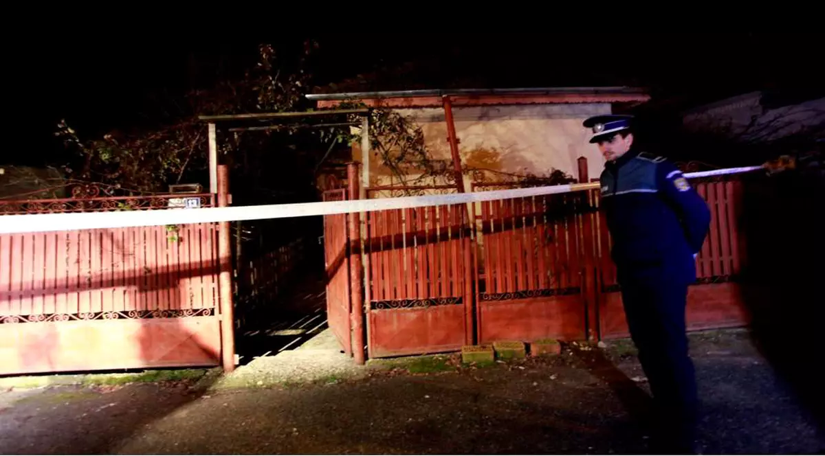 Tânărul care și-a înjunghiat mortal unchiul a fost internat la Spitalul de Psihiatrie de la Săpoca