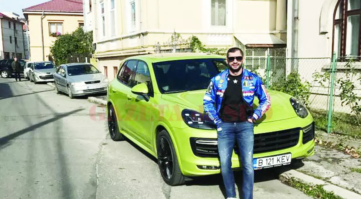 Tânărul din Craiova care ar fi lovit cu sabia în cap un Tânărul din Craiova care ar fi lovit cu sabia în cap un șofer a fost arestatșofer a fost arestat