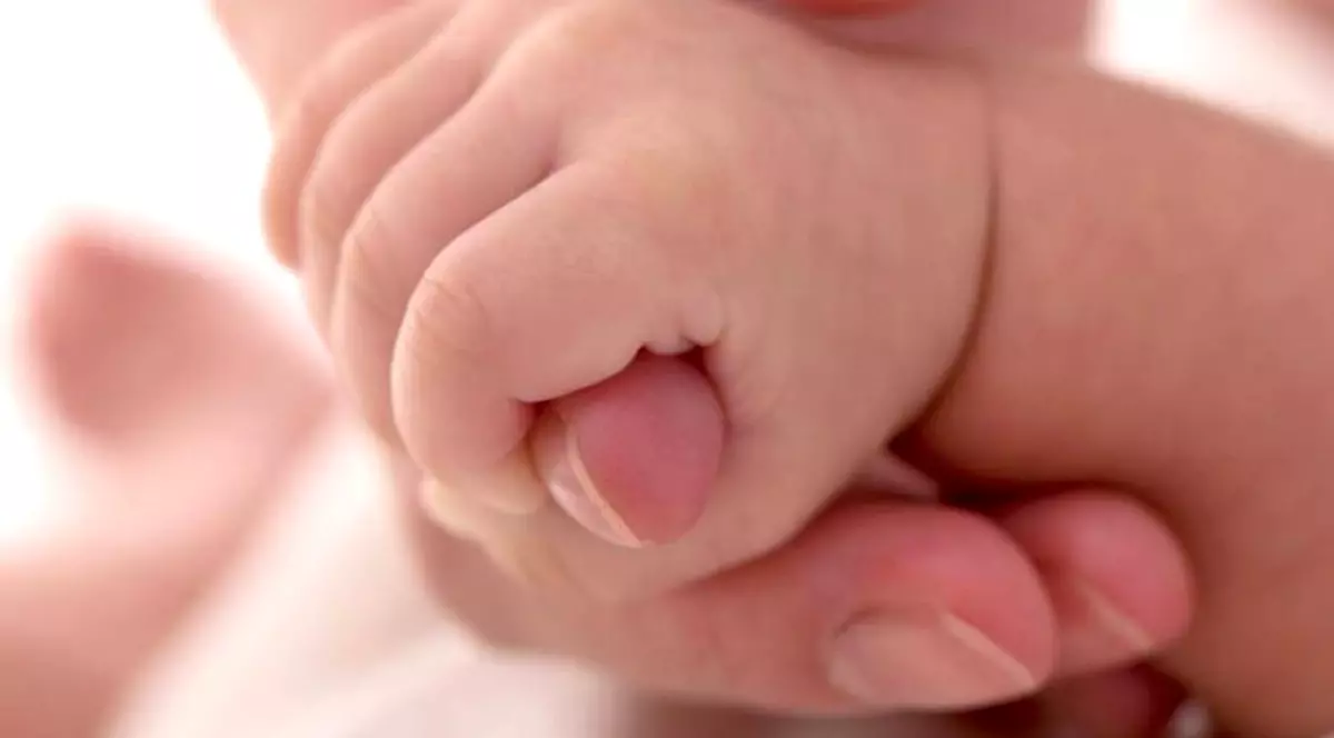 Un bebeluș din Botoșani e în stare gravă la spital după ce mama i-a desfundat nasul