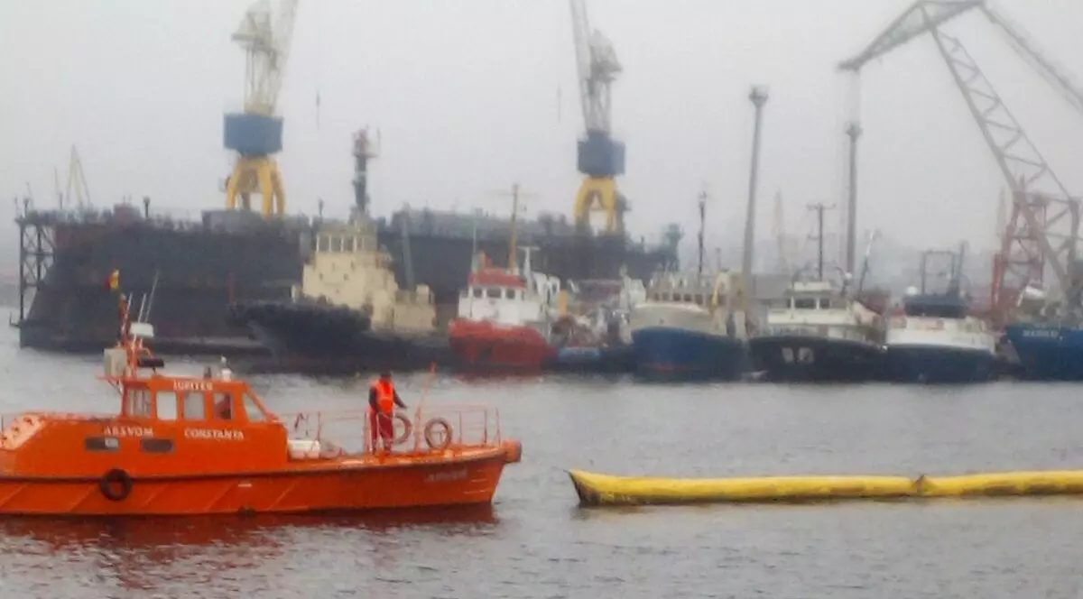 Un pescador s-a scufundat în Portul Constanța/ FOTO