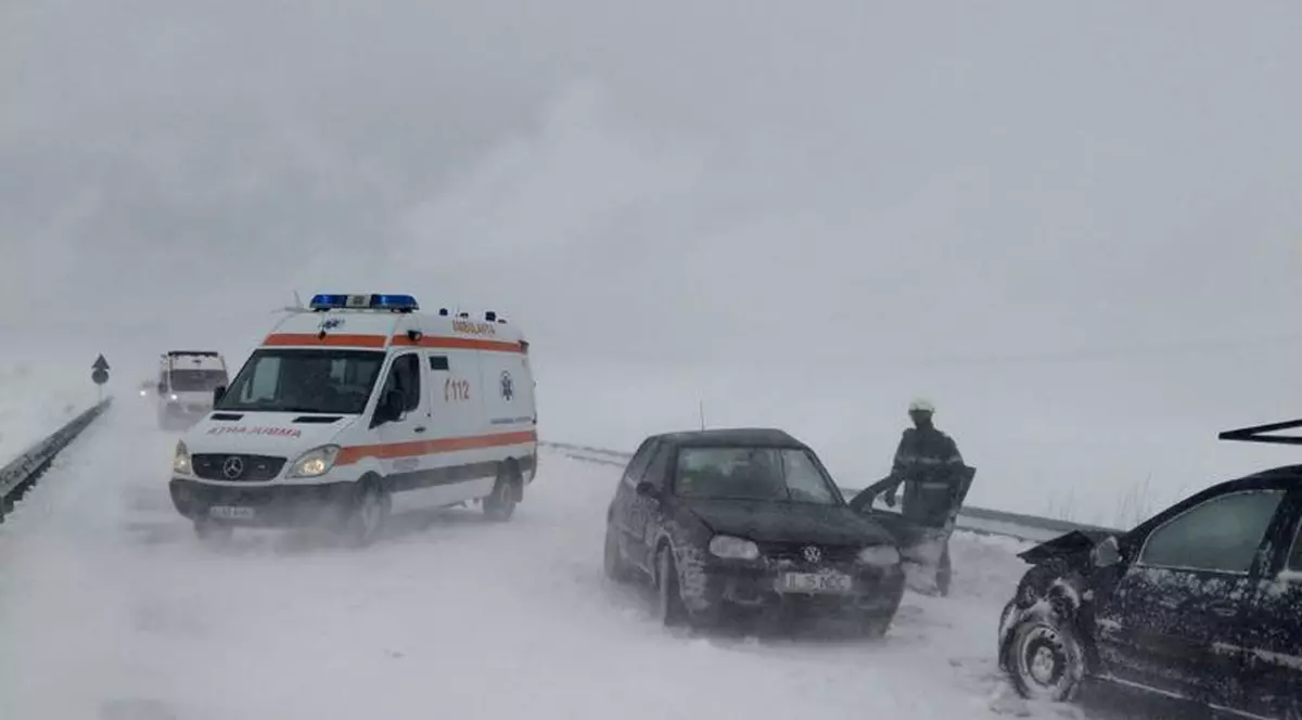 Mai multe persoane au fost rănite într-un accident rutier în Ialomița