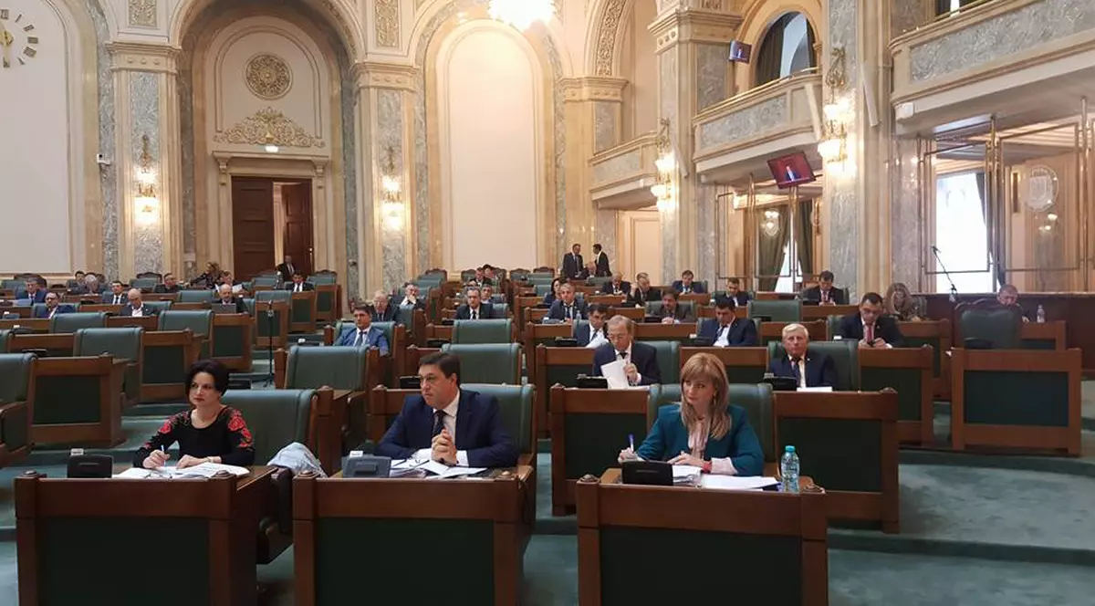Proiectul de lege care prevede că acţiunea penală în cazul violenței domestice poate fi pusă în mişcare din oficiu