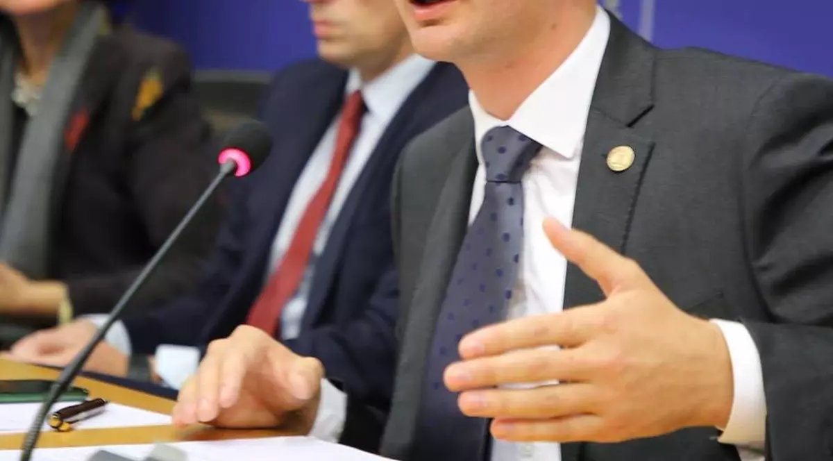 USR îi cere lui Orban să o demită pe şefa Oficiului Naţional pentru Achiziţii Centralizate, pusă pe vremea guvernării Dăncilă. Bulai: "21,9 lei pentru o mască certificată FFP2"