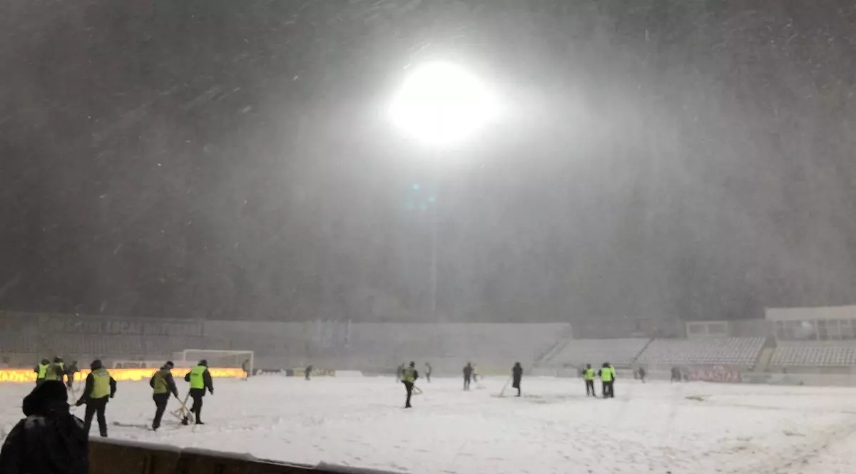 Meciul de fotbal FC Botoșani - Dinamo, amânat din pricina zăpezii. Ce spune regulamentul