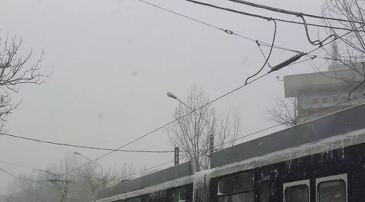 Circulaţia tramvaielor de pe linia 41, blocată din cauza zăpezii