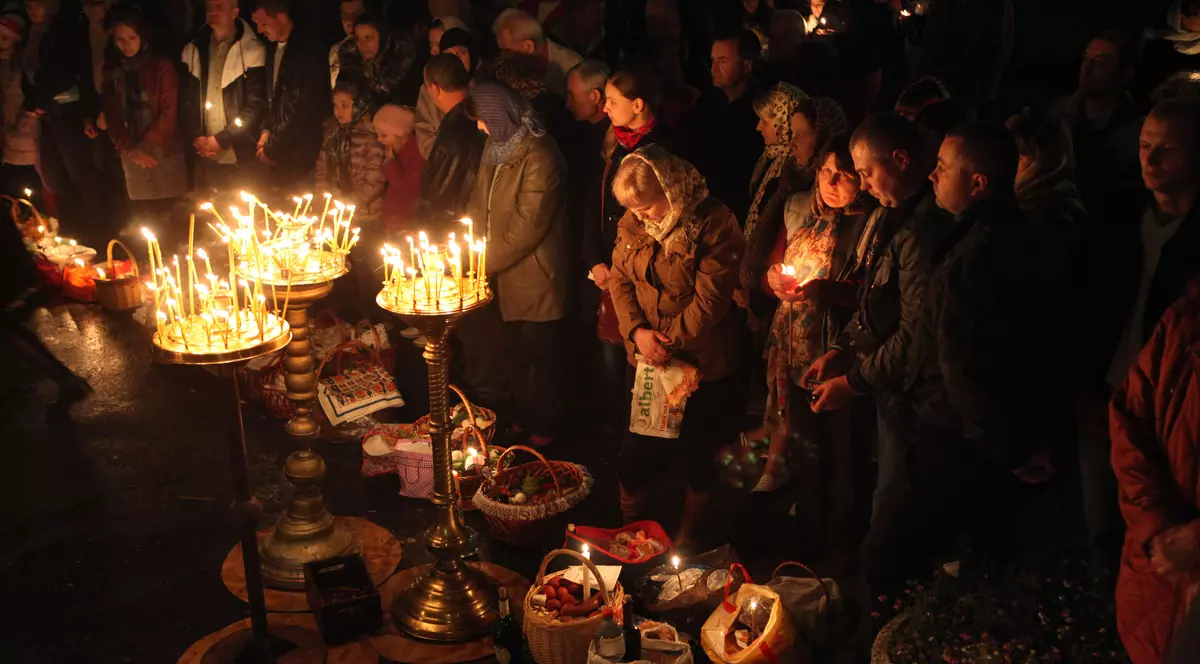 Sunt oamenii mai buni la suflet de Paște? Psihologia pioșeniei în zi de sărbătoare