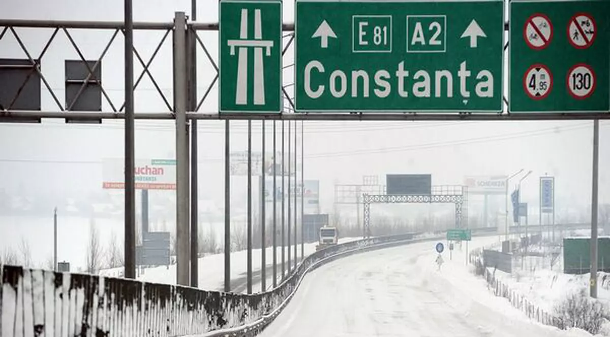 Circulația pe A2 închisă din cauza ploii înghețate