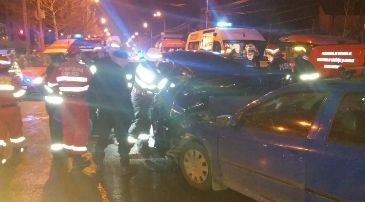 Un accident rutier a avut loc în Capitală, în urmă cu puțin timp. Trei autoturisme au fost implicate pe Șoseaua Gheorghe I. Sisești.