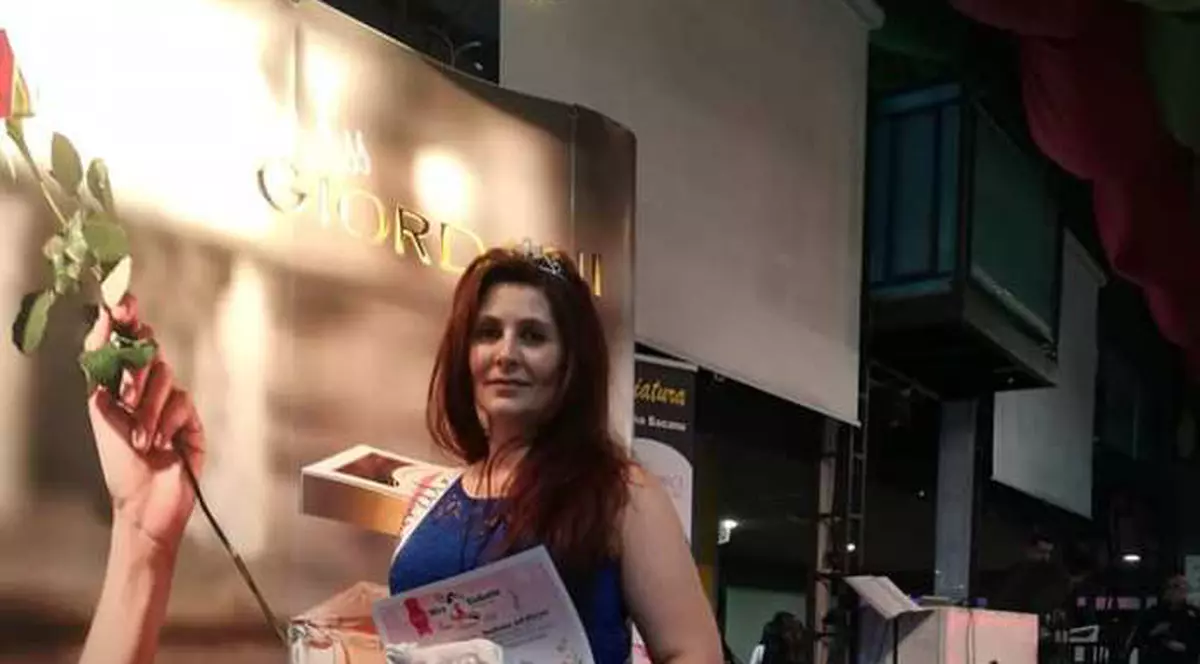 O româncă a câștigat concursul de Miss destinat persoanelor care îngrijesc bătrâni în Italia