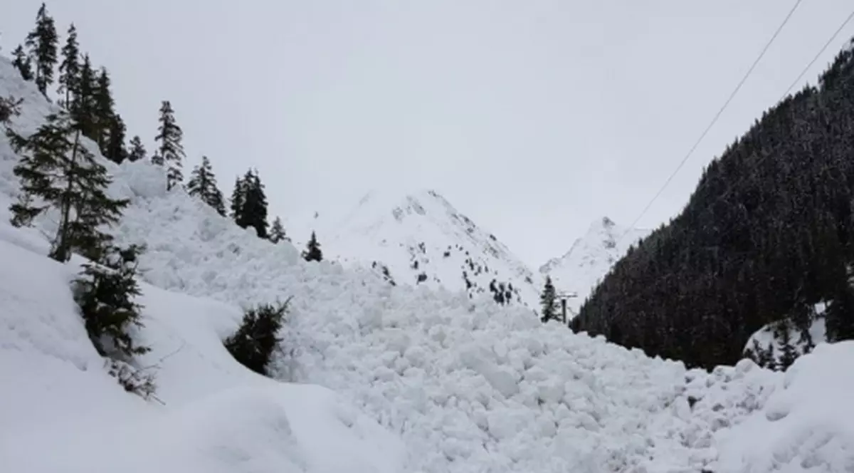 Doi schiori au murit în urma unei avalanşe în Alpii Italien