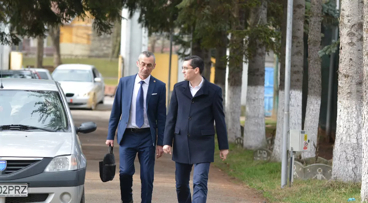 Răzvan Burleanu, în campanie electorală la Bistrița: ”N-aveți fotbal din cauză că n-aveți manager! Vreți să se întoarcă cooperativa?!”.