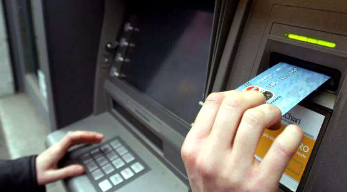 Un tânăr din Timișoara riscă închisoarea după ce a furat un salariu întreg scos mai târziu de un bancomat