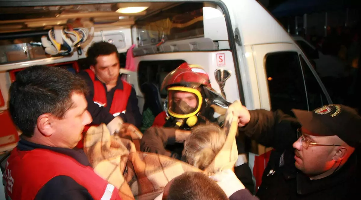 Tânără moartă și mama sa în stare critică, din cauza unui incendiu în locuința lor din Sărata Monteoru