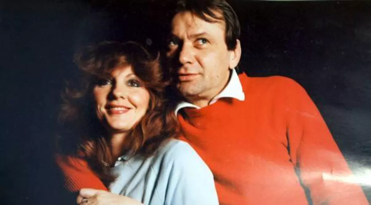 Ce se petrece la mormântul lui Cornel Patrichi. Văduva sa este plecată în Italia | FOTO