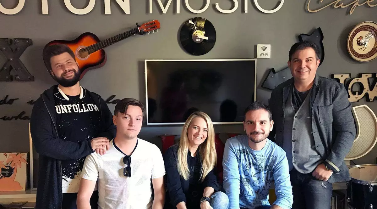 REPORTAJ: Cristina Caramarcu vine dintr-o familie unde muzica s-a mâncat pe pâine: "De cântat pe bune, m-am apucat la 25 de ani"