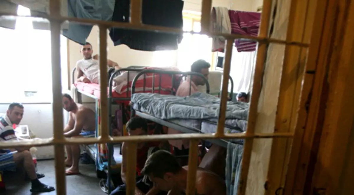 PNL vrea câte un centru de detenție pentru minori