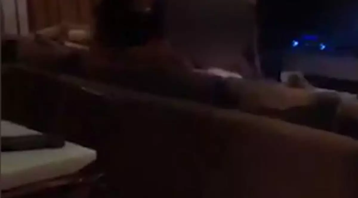 VIDEO | Echipajul unei companii de zbor a fost filmat în timpul unei orgii