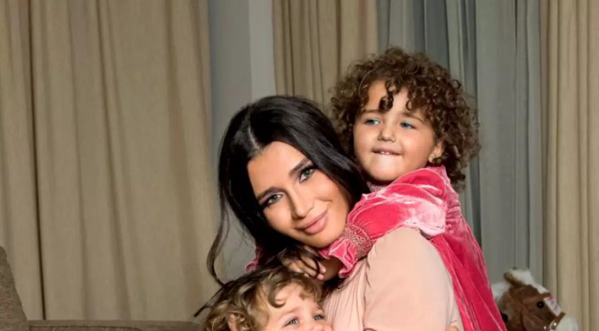 VIDEO/ Elena Băsescu și copiii. Ședință foto de excepție cu viitoarea mămică