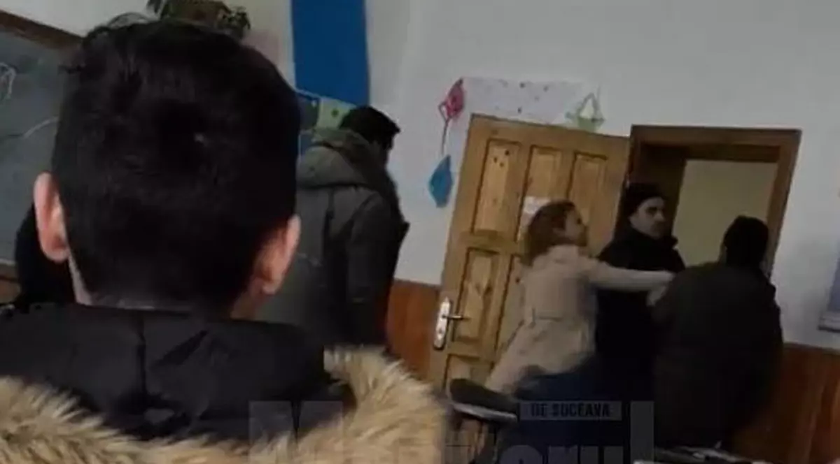 Elev bătut de o profesoară într-un liceu din Dolhasca, județul Suceava