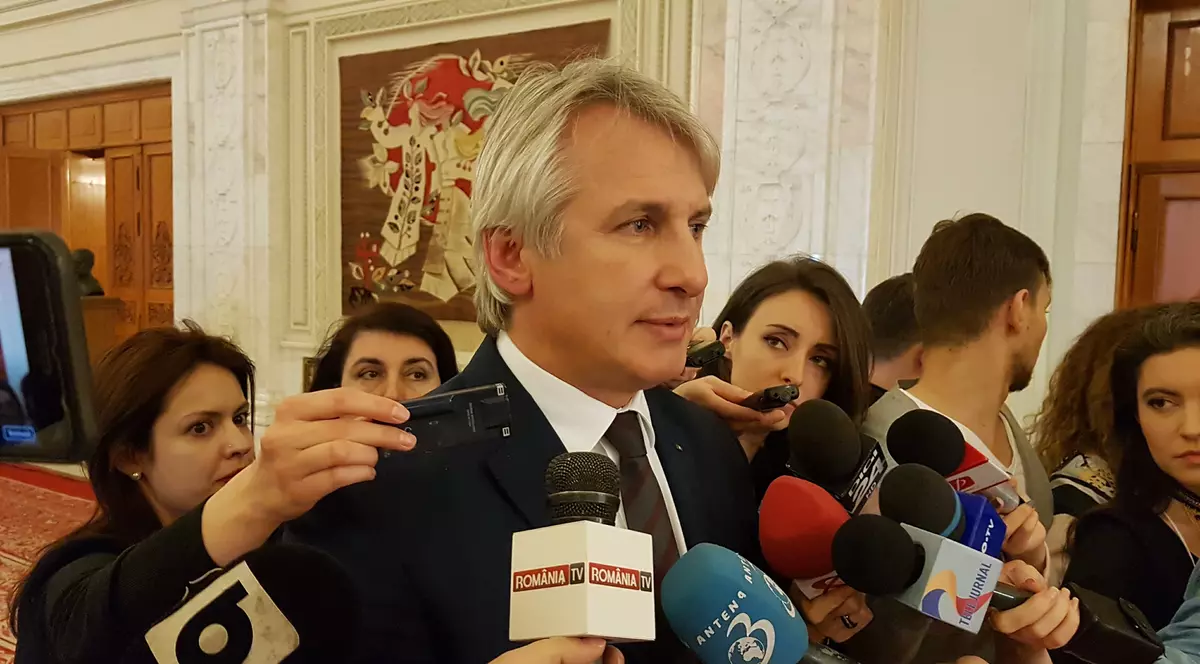 Guvernul decide dacă va da pensiile și salariile înainte de Paște