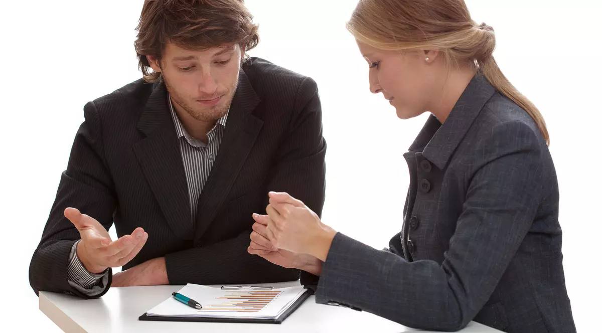 Inspecția Muncii va amenda firmele care nu au modificat contractele de muncă în REVISAL. La 31 martie expiră termenul până la care aceste modificări mai pot fi realizate.