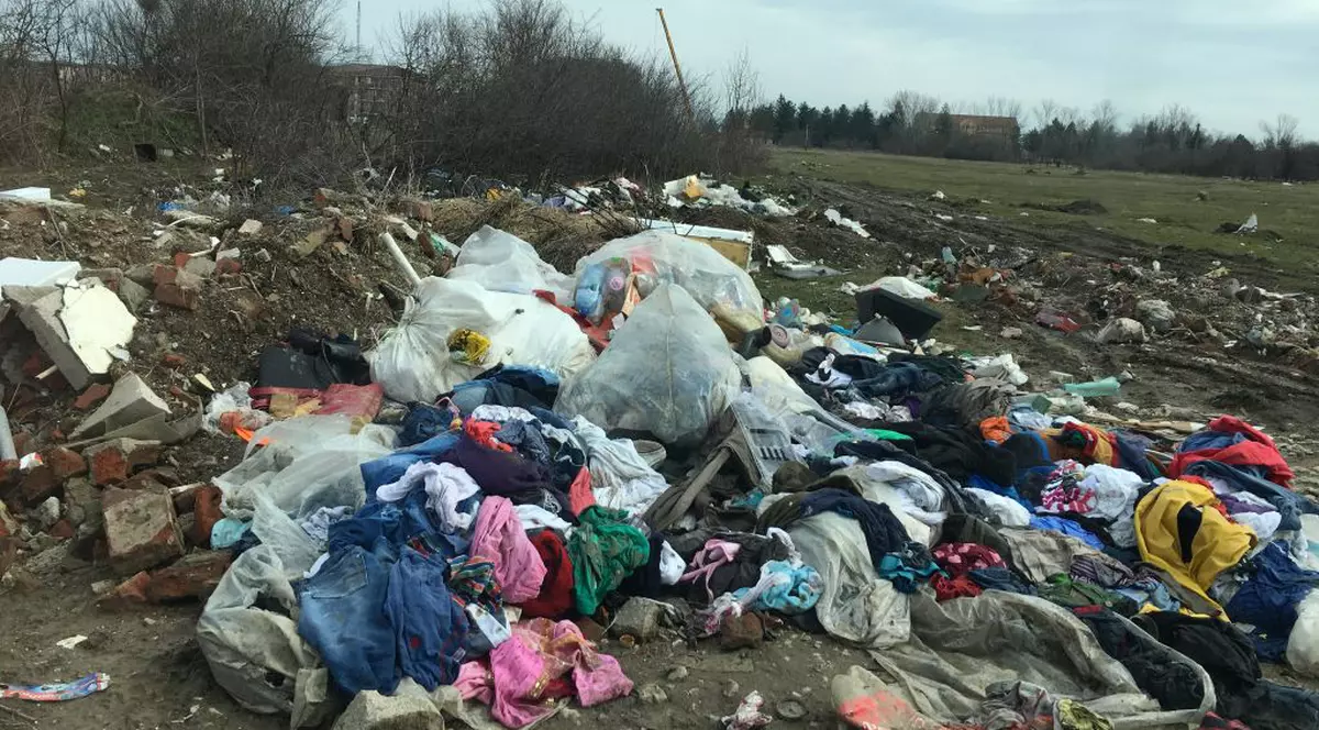 Au fugit de poluarea din Timișoara și au nimerit lângă gropi de gunoi