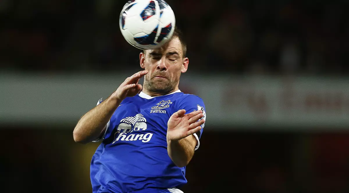 Fotbalistul irlandez Darron Gibson a petrecut noaptea în custodia Poliției. Beat fiind, recidivistul Gibson a făcut accident auto