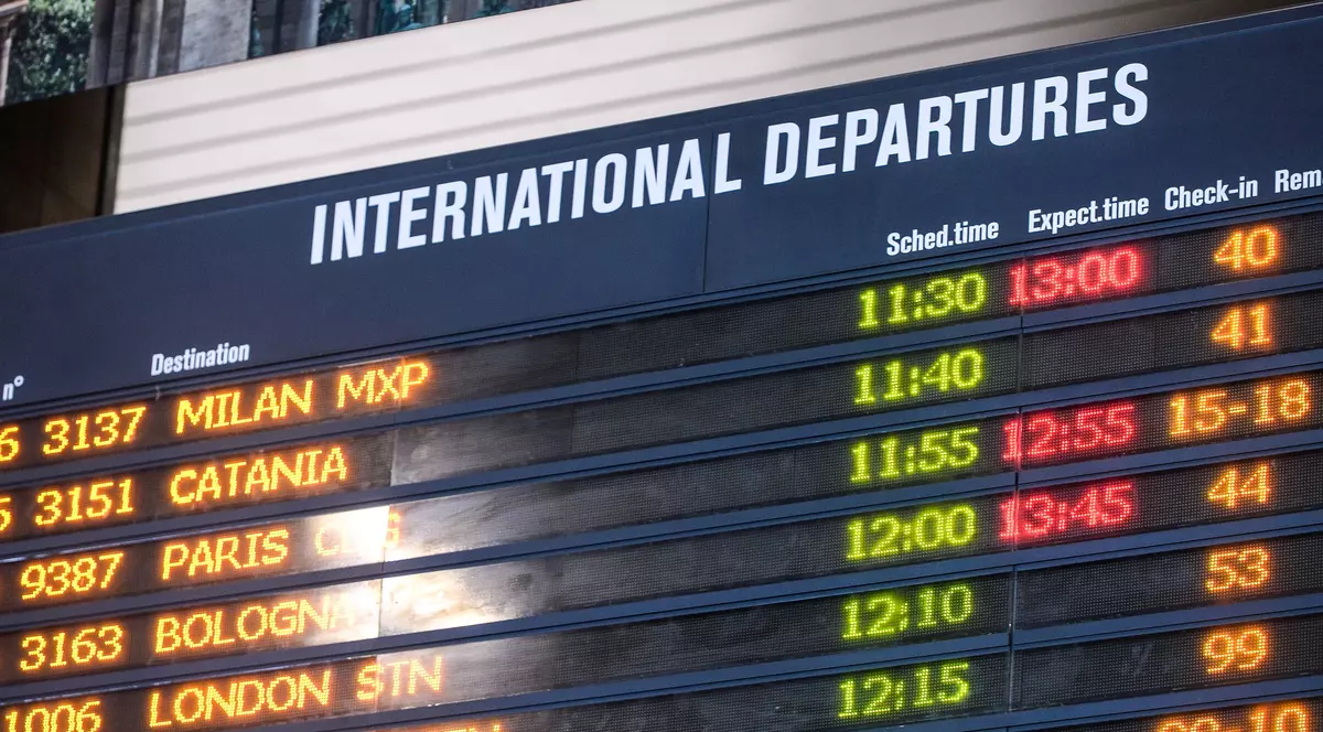 Curățenie "de urgență" la Aeroportul Otopeni: 1 mil. de euro pentru o firmă abonată la bani publici