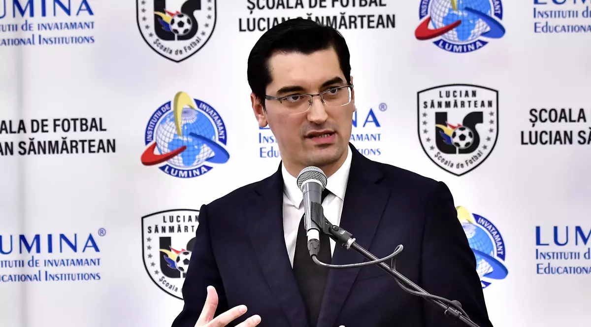 Razvan Burleanu la deschiderea oficiala a scolii de fotbal Lucian Sanmartean, desfasurata la Liceul international de Informatica-Lumina din Bucuresti, marti 12 decembrie 2017. © FOTO Razvan Pasarica/SPORT PICTURES