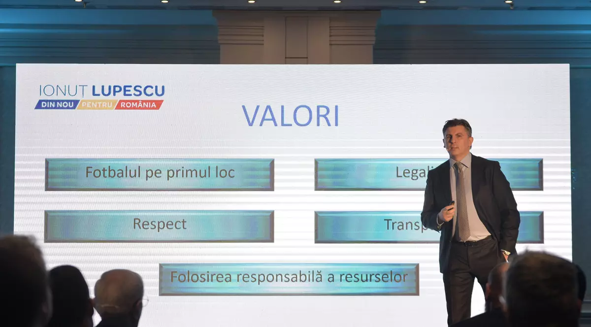 Fostul fotbalist international, Ionut Lupescu, sustine, luni, 26 februarie 2018, o conferinta de presa, la hotelul Marriott din Capitala, unde isi lanseaza oficial candidatura la presedintia Federatiei Romane de Fotbal (FRF). ALEXANDRU DOBRE / MEDIAFAX FOTO