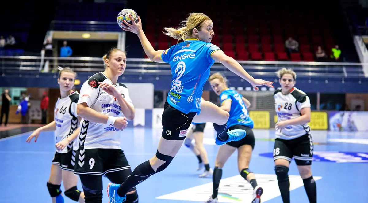 Meciul de handbal feminin dintre CSM Bucuresti si CSM Bistrita din etapa 20 a Ligii Florilor, diusputat la Sala Polivalenta din Bucuresti. © FOTO: Savin Malisevschi / Sport Pictures