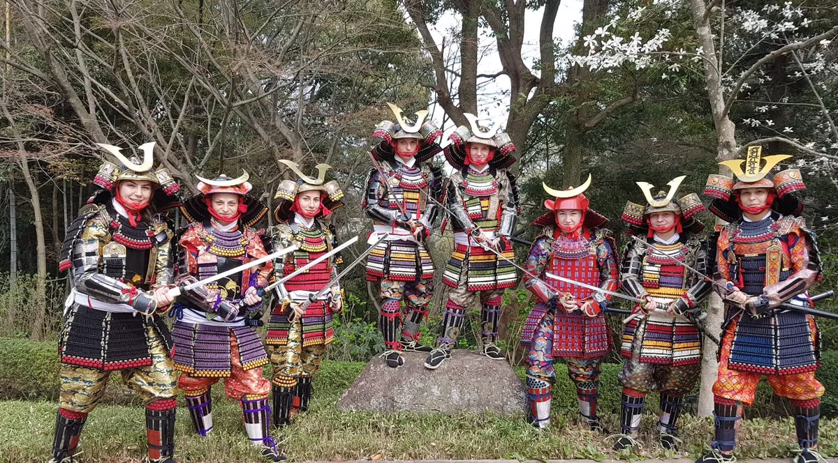 Luptătoarele din România s-au costumat în samurai la Cupa Mondială din Japonia | GALERIE FOTO
