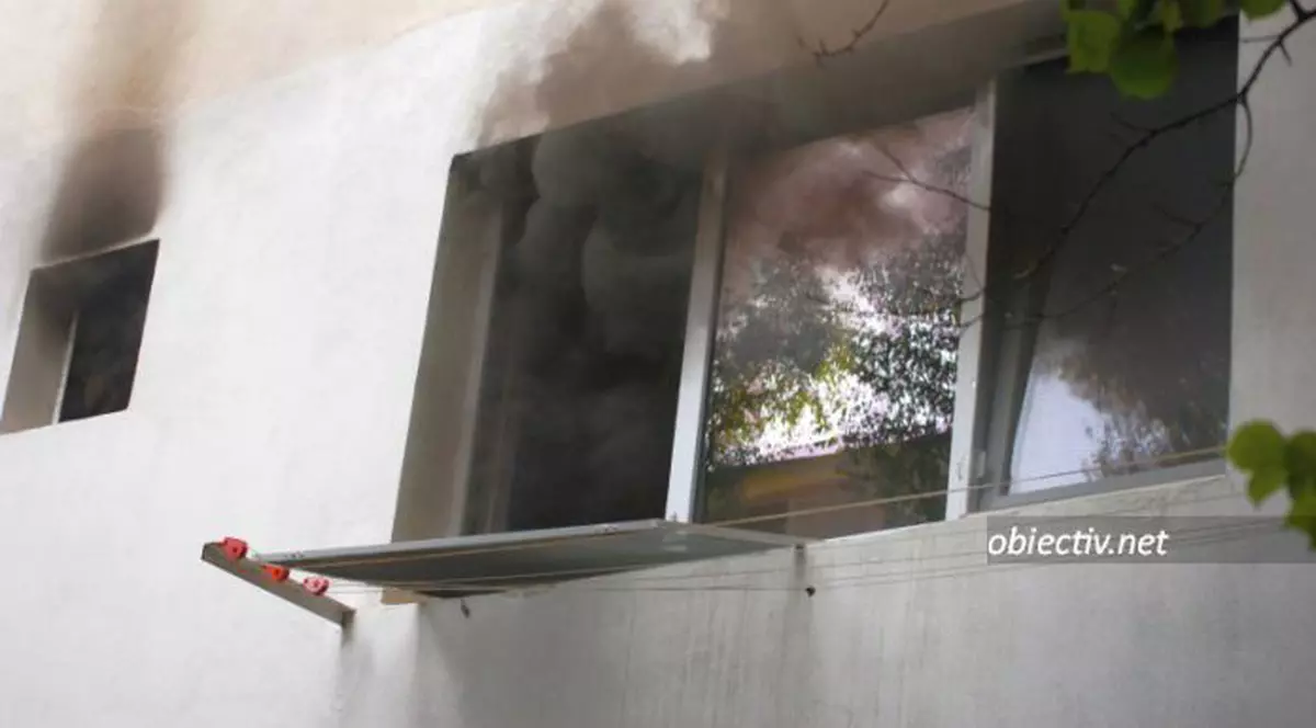 Incendiu provocat la Ploiești de o tânără care fuma în bucătărie