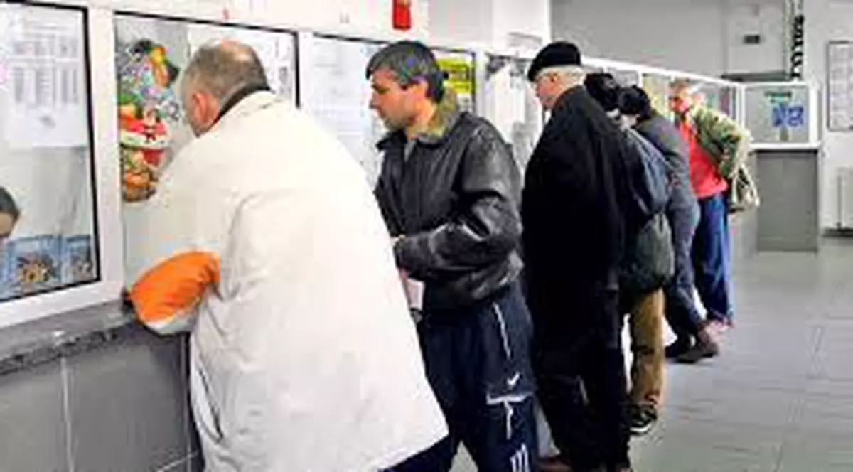 Fiscul plătește lunar 53 de milioane de lei pentru plata pensiilor prin Poștă