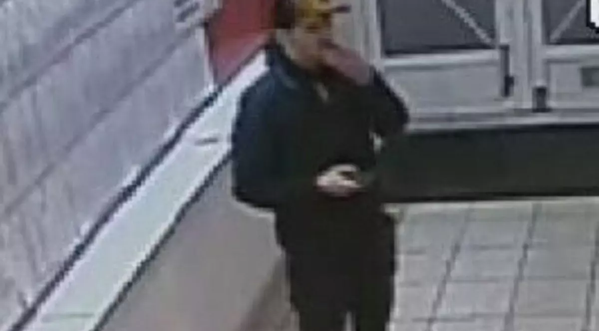 Un bărbat din Craiova a jefuit o agenţie de pariuri. A ameninţat angajata cu un pistol şi a fugit cu 7.000 de lei