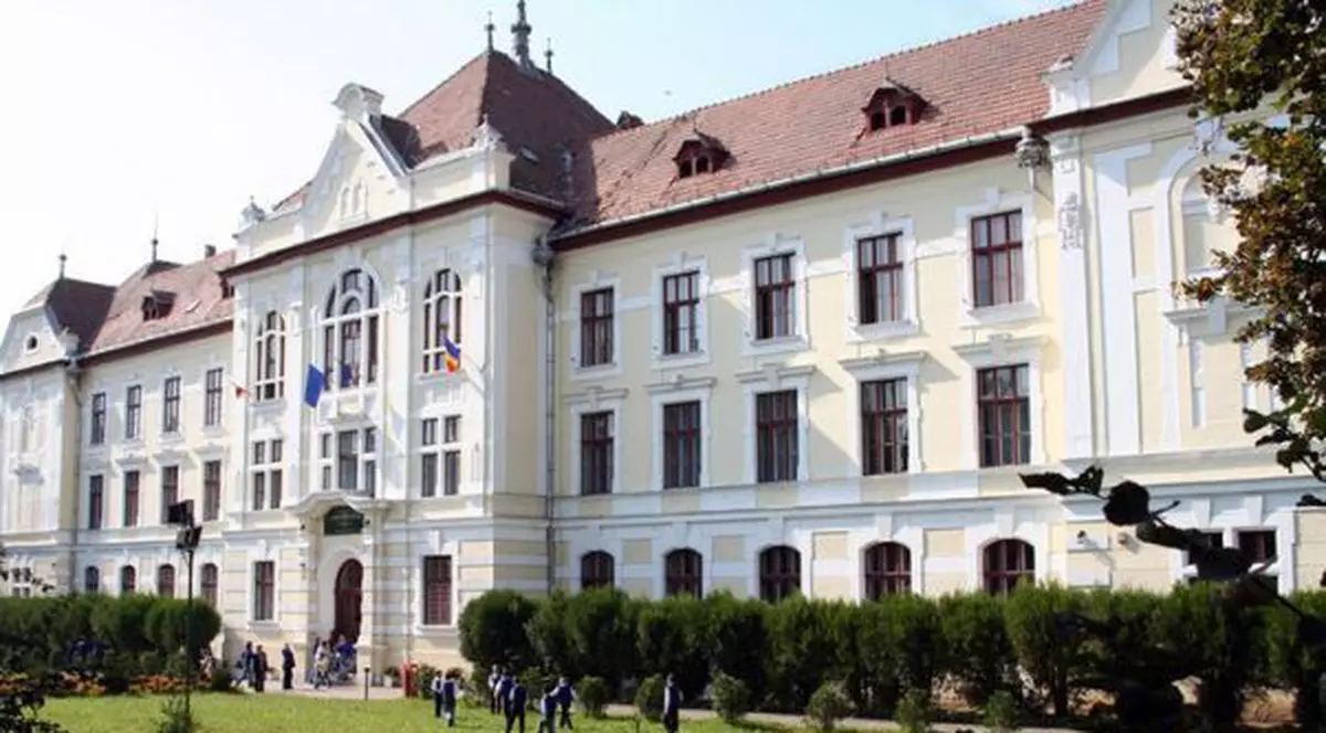 Înființarea Liceului Romano-Catolic din Târgu-Mureş este neconstituțională, a decis CCR