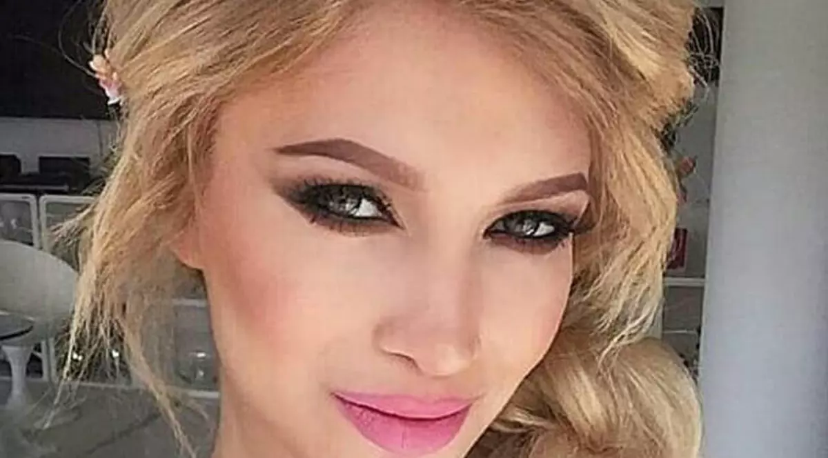 Cea mai hot imagine cu Lora: goală în cadă. Fotografia a apărut pe net