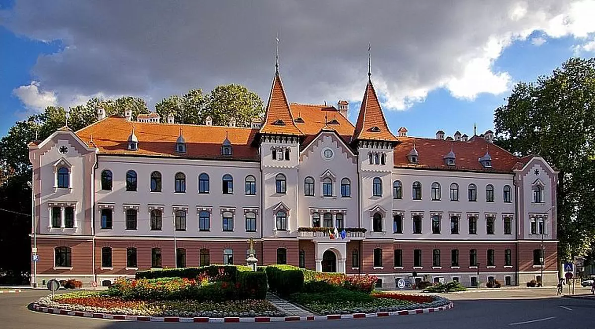 Un bătrân a murit în Primăria Lugoj. El voia, cel mai probabil să-și achite taxele