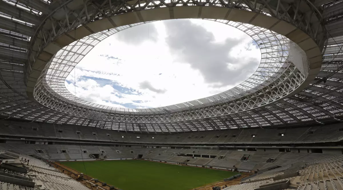 Stadionul Lujiniki din Moscova, pe care se vor disputa partida inaugurală, o semifinală și finala Cupei Mondiale din 2018. (FOTO: EPA)