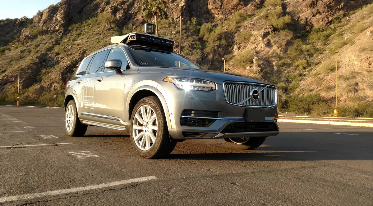 Uber a dezactivat sistemul de evitare a coliziunilor de pe mașina Volvo XC90 care a omorât un pieton în Arizona, acuză Aptiv, furnizorul radarului și a camerei video. Mașină autonomă Volvo XC90 folosită de Uber pentru teste