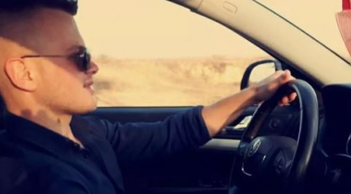 Un tânăr a murit după ce s-a certat cu iubita şi a intrat cu maşina într-un stâlp