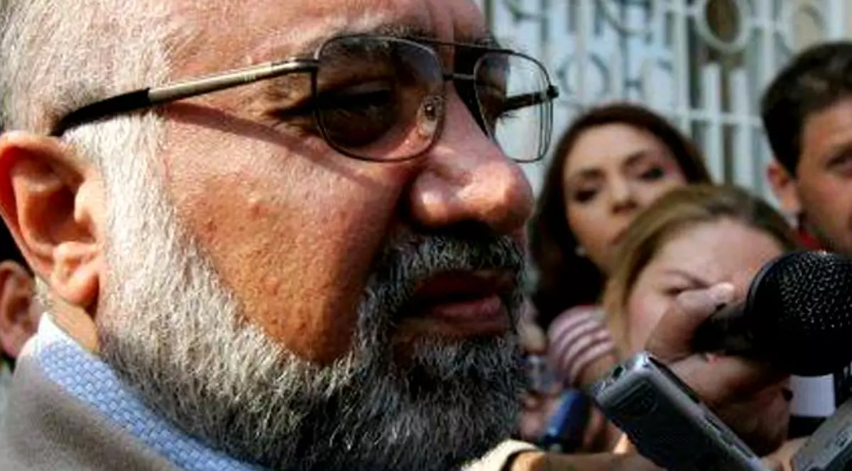 Omar Hayssam rămâne în închisoare. Omar Hayssam, cu barbă albă și ochelari