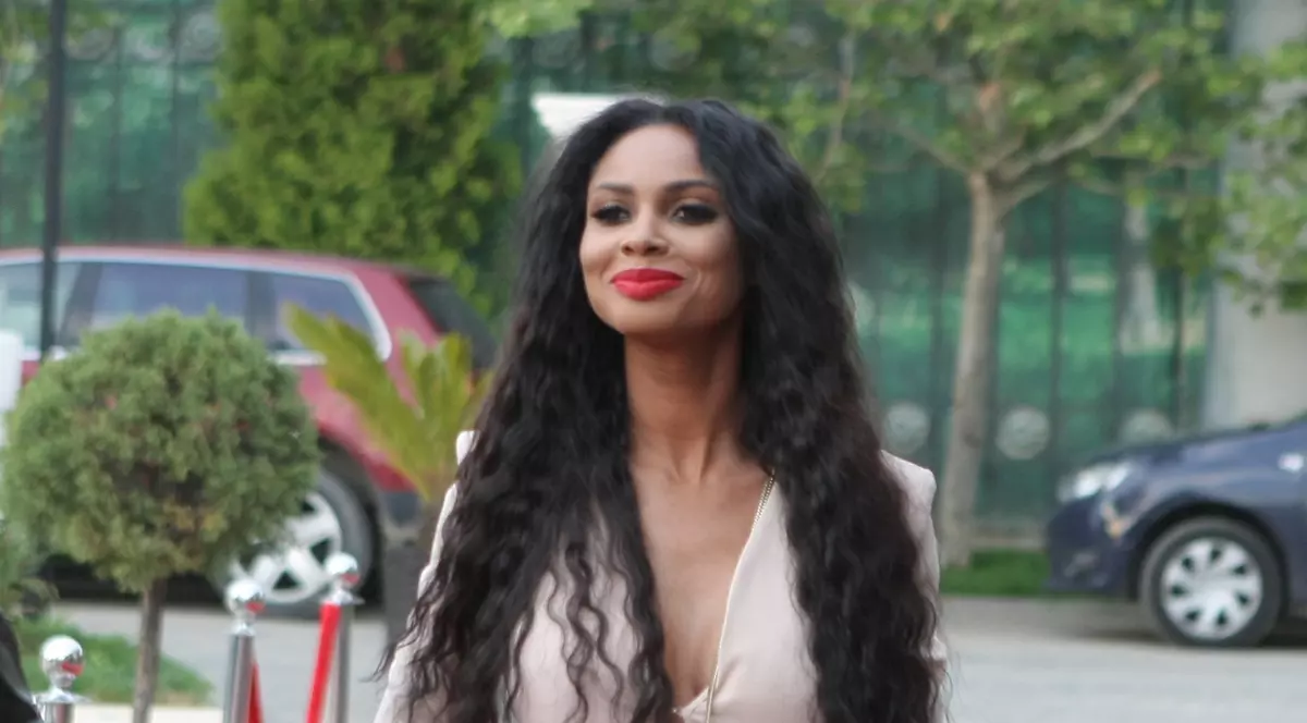 De ce surpriză a avut parte Laurette din partea soțului de care divorțează. A dat cărțile pe față la TV