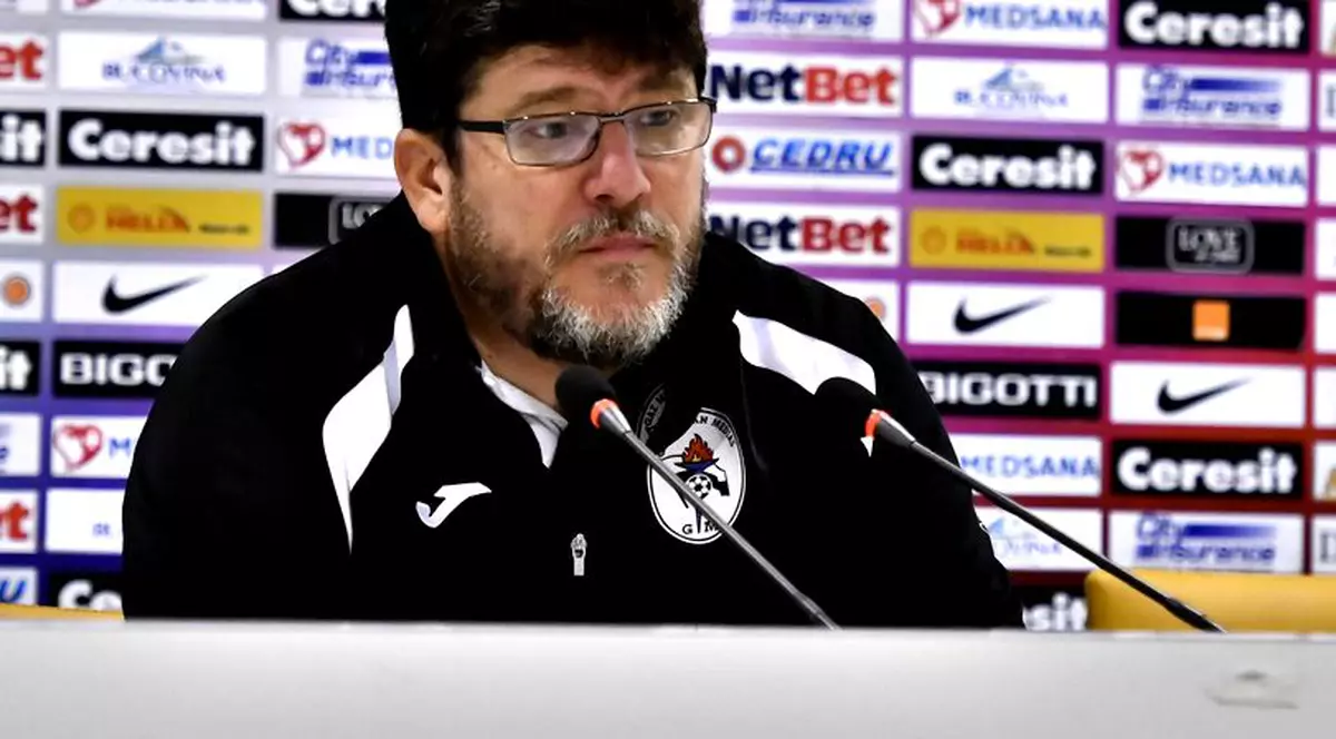 Antrenorul Cristi Pustai a recitat două poezii