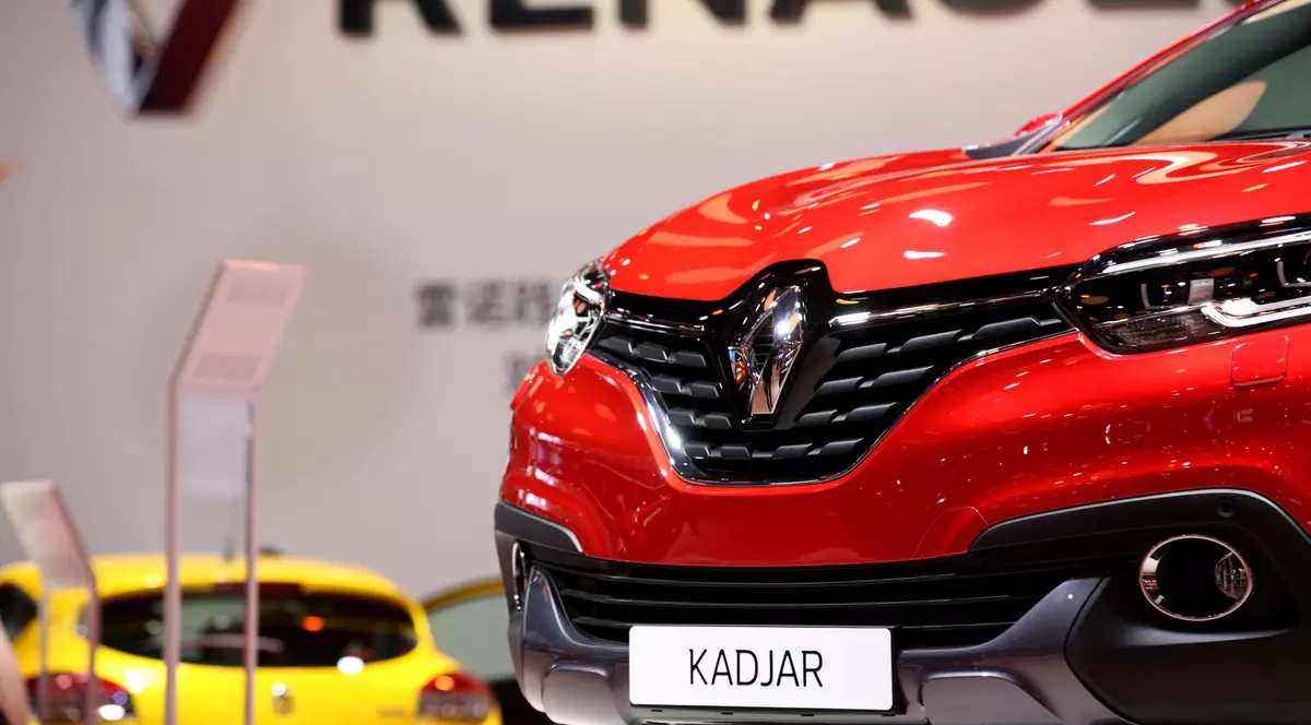 Renault, Peugeot și Land Rover, acuzate că au scumpit piesele de schimb. Renault Kadjar roșu