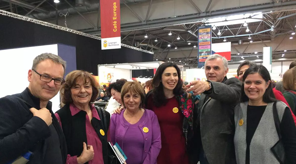 Scriitorii români solidari cu Mișcarea #Rezist