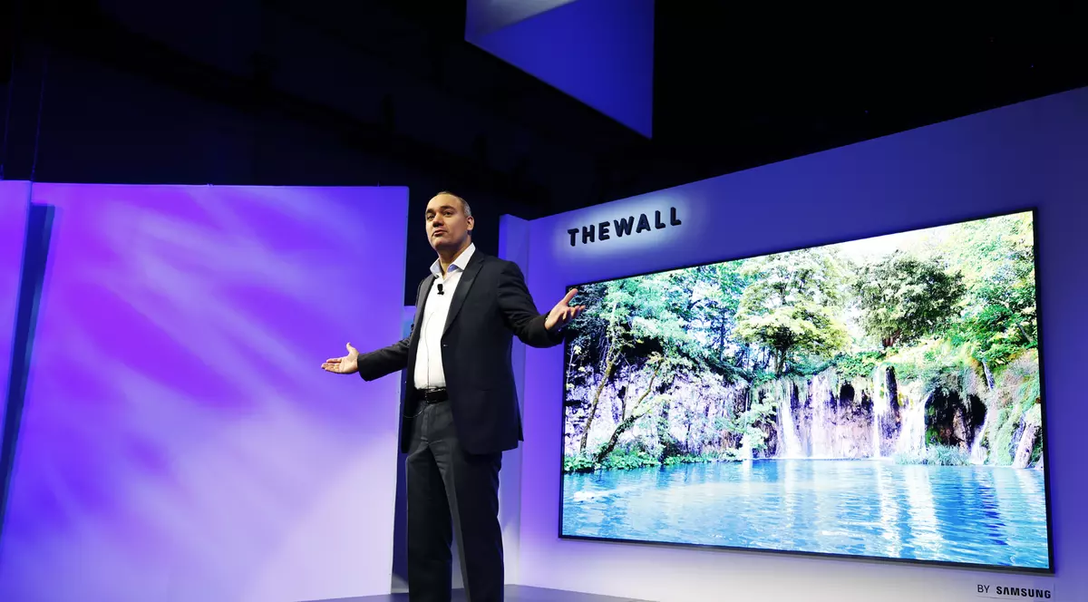 Apple dezvoltă ecrane MicroLED pentru a se elibera de Samsung. Gigantul coreean a prezentat deja în ianuarie, le CES, televizorul The Wall, bazat pe tehnologie MicroLED