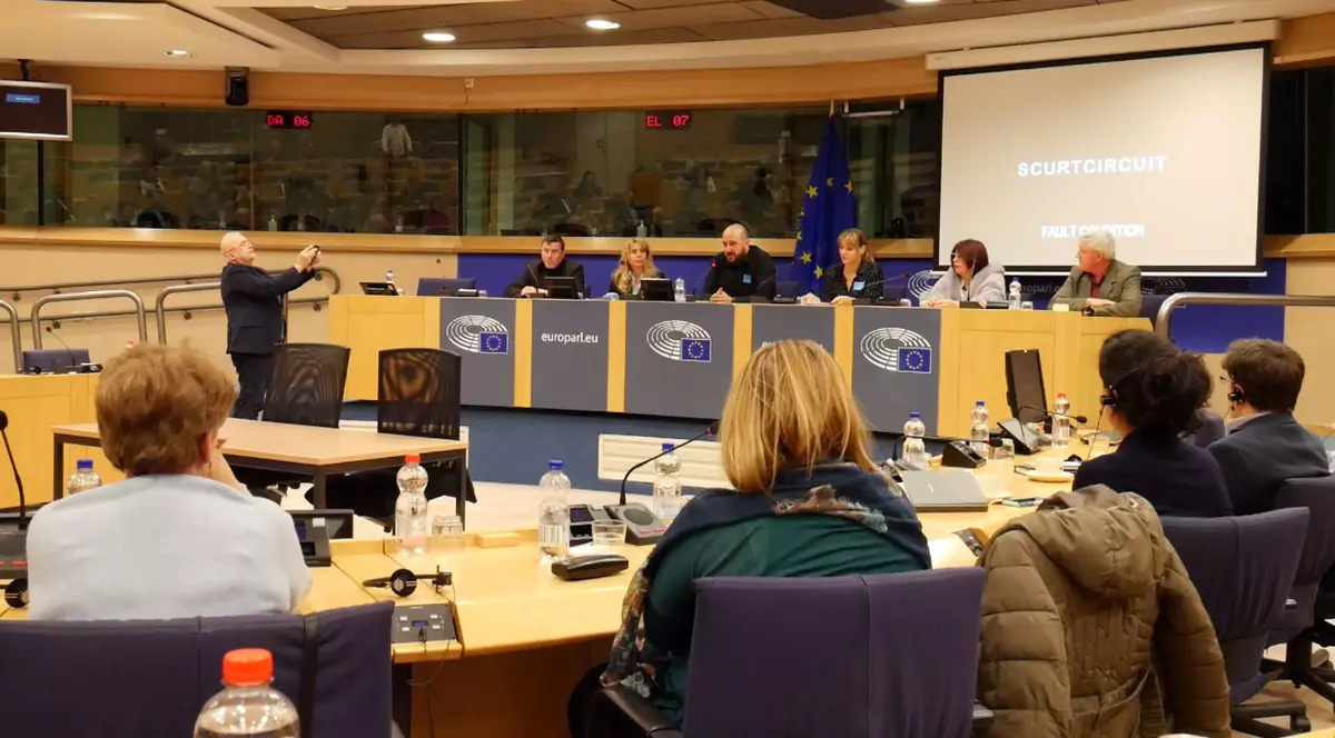 Aleșii trimiși la Bruxelles câștigă enorm: 1 milion de euro = mandatul unui europarlamentar! Parlamentariii români câștigă într-un mandat "doar" 400.000 de euro