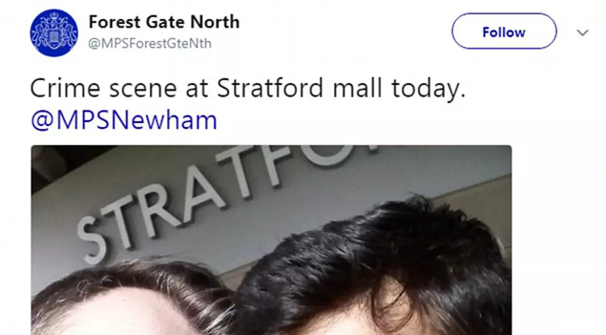 Doi polițiști britanici și-au făcut selfie în locul în care a fost omorât un român
