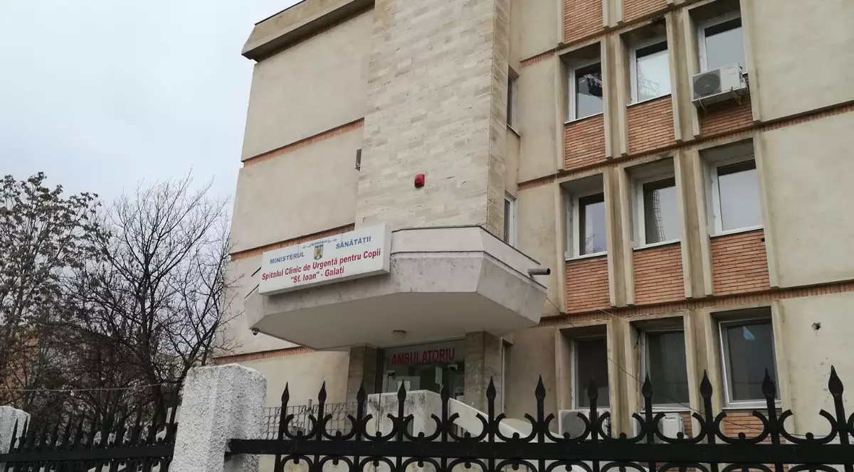 O fetiță de aproape şase ani a ajuns în comă alcoolică la Spitalul de Copii din Galaţi